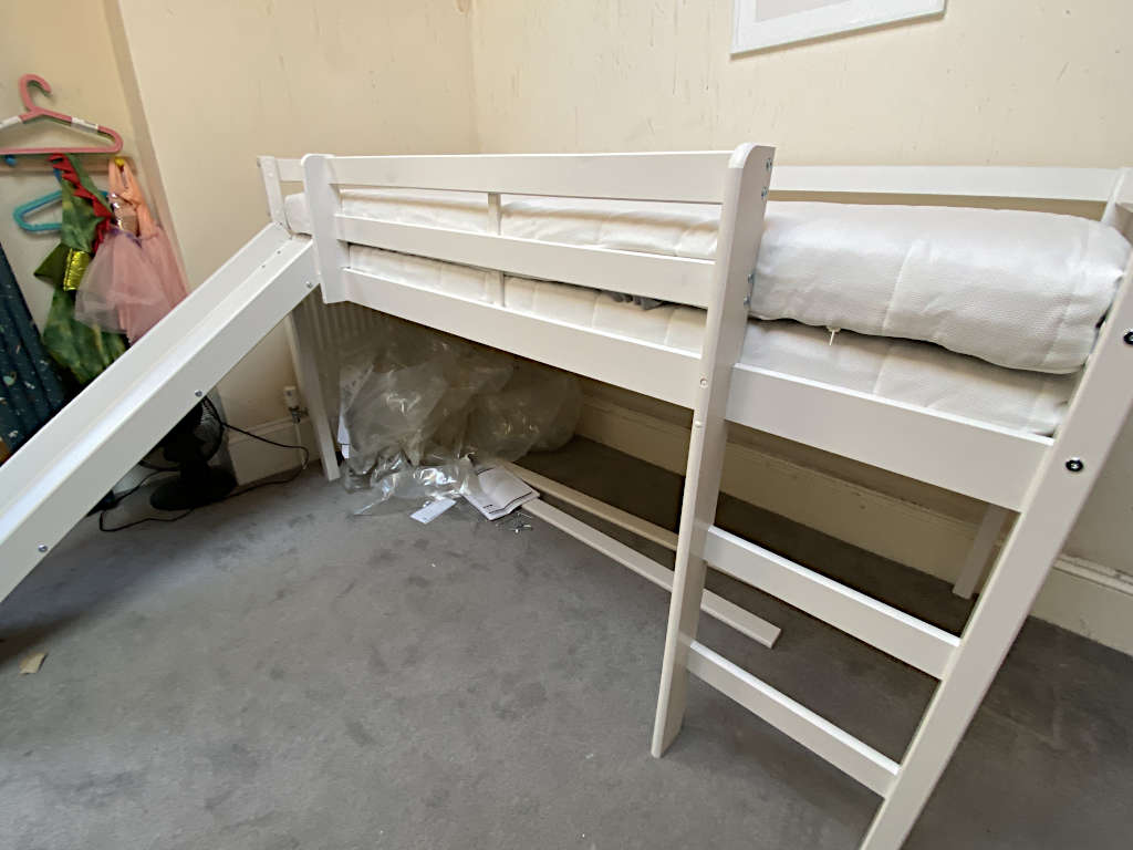 Bin shelter