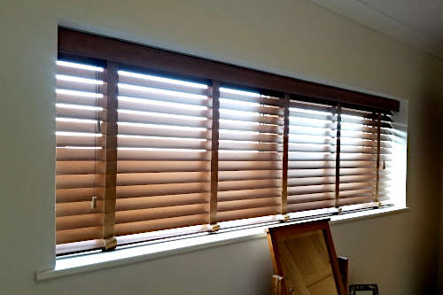 Hanging blinds