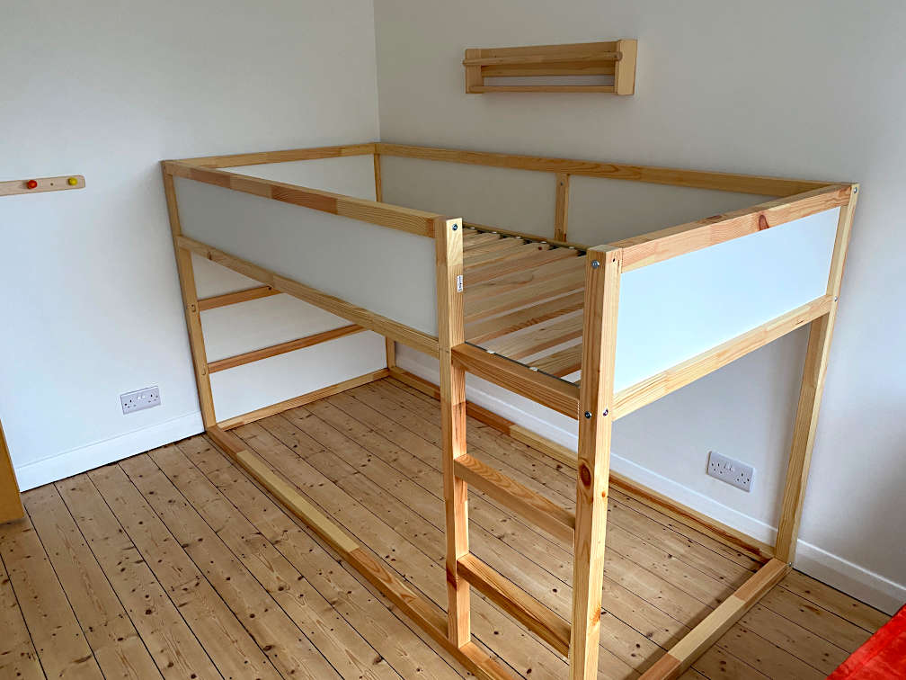 Child's reversible bed